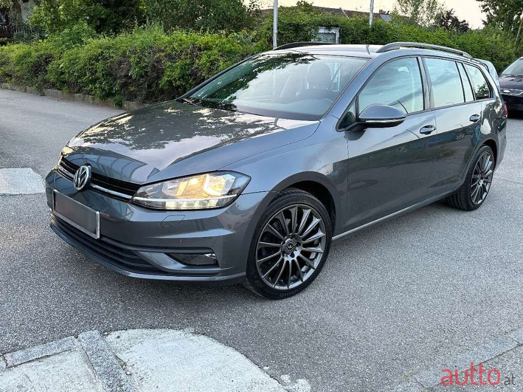 2017' Volkswagen Golf photo #1