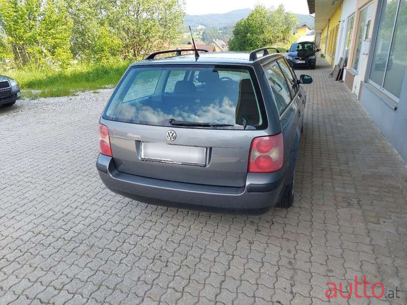 2005' Volkswagen Passat photo #4