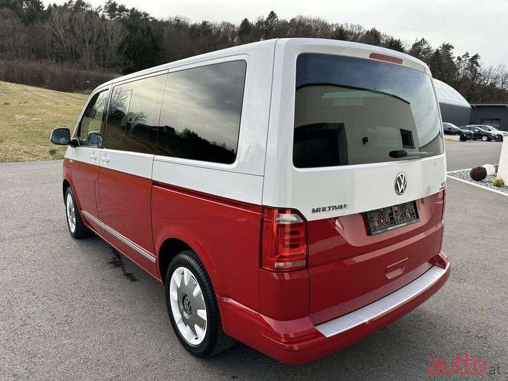 2016' Volkswagen Transporter photo #6