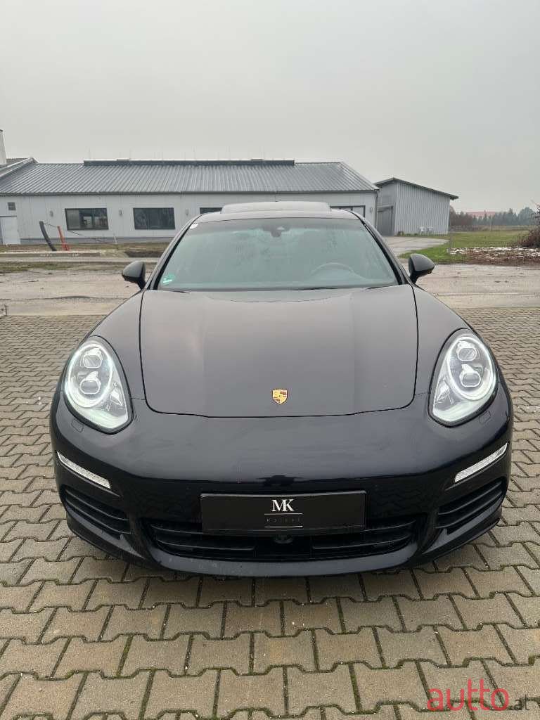 2015' Porsche Panamera photo #2