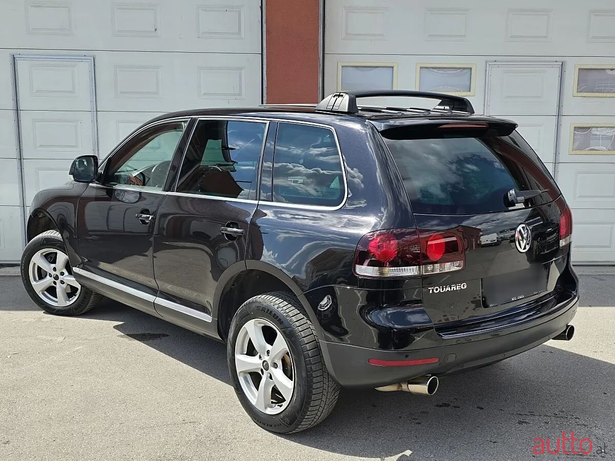 2008' Volkswagen Touareg photo #3