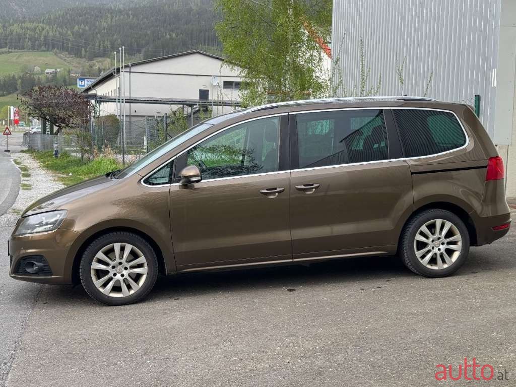 2011' SEAT Alhambra photo #3