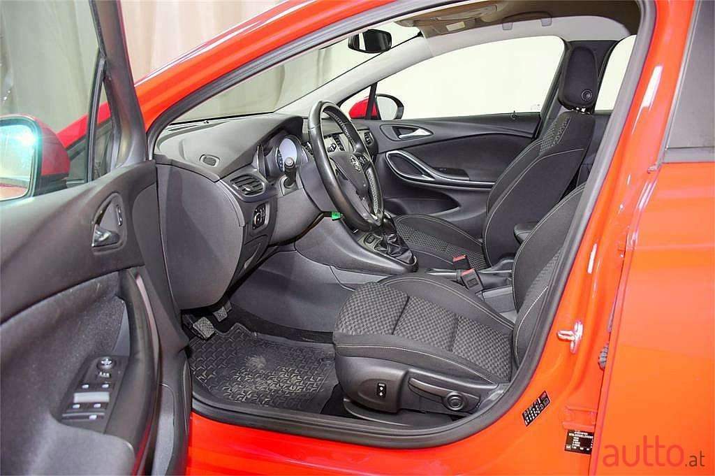 2016' Opel Astra photo #5