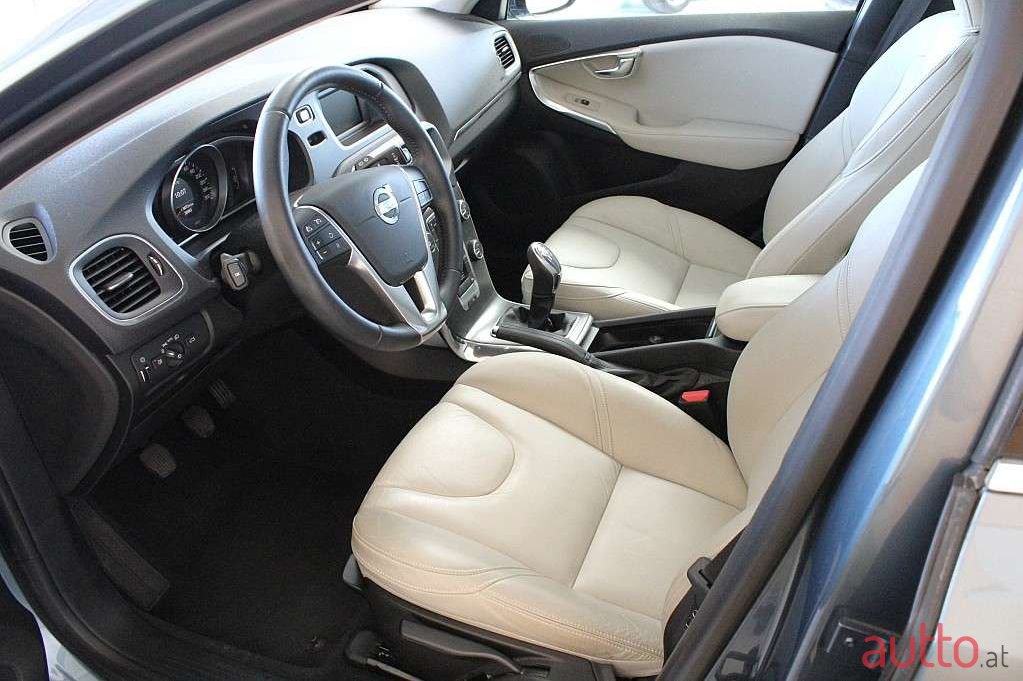 2013' Volvo V40 photo #3