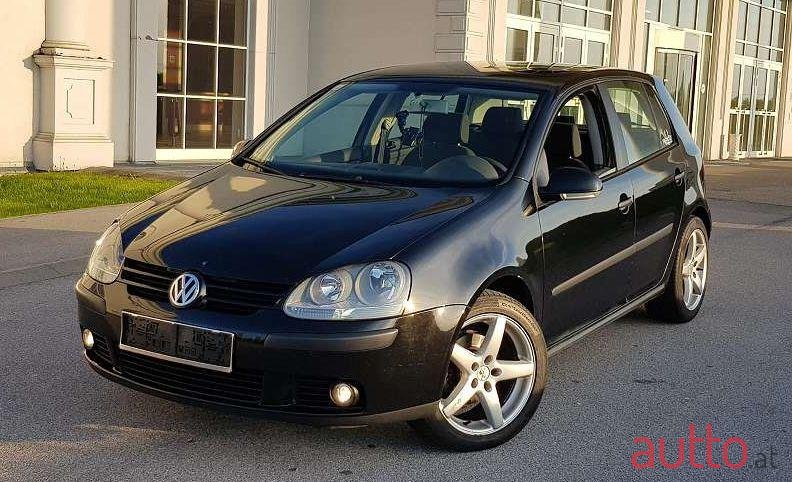 2004' Volkswagen Golf photo #2
