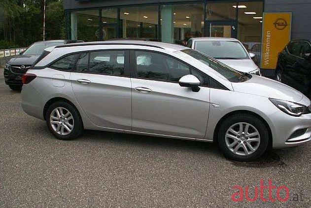 2018' Opel Astra photo #1
