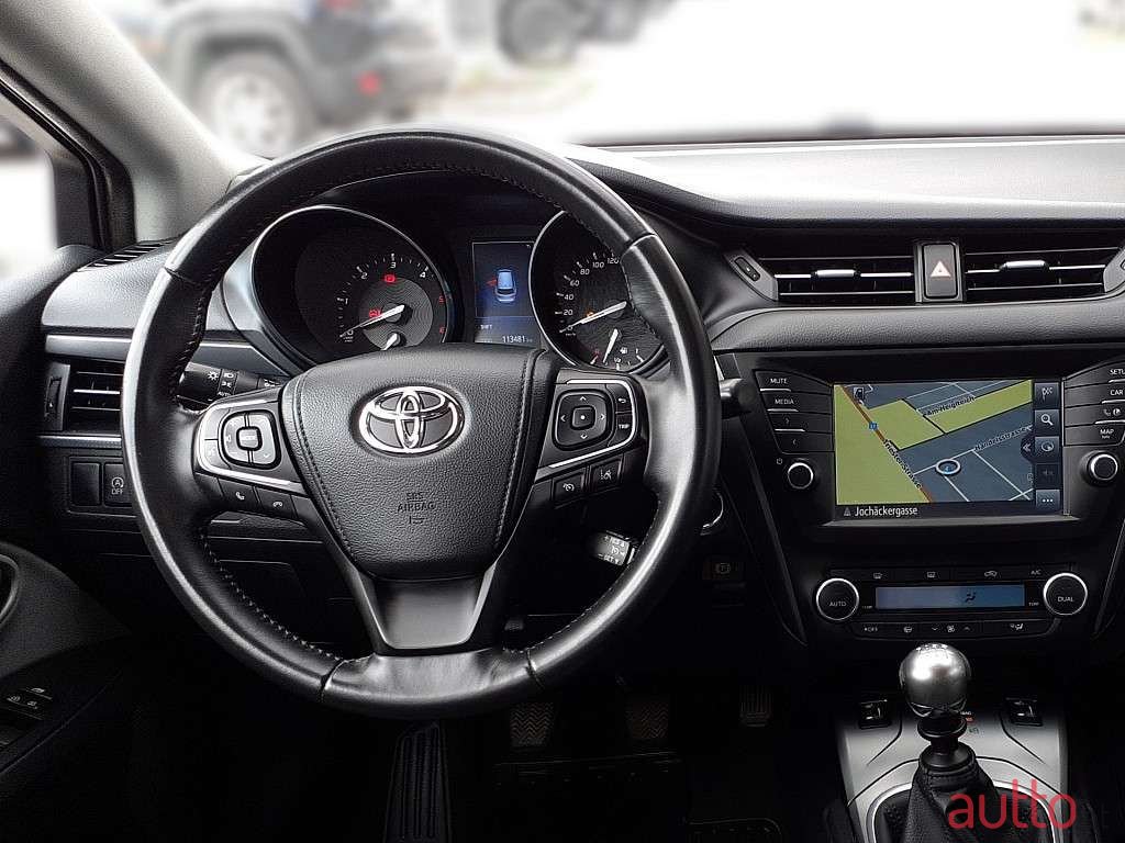 2016' Toyota Avensis photo #5