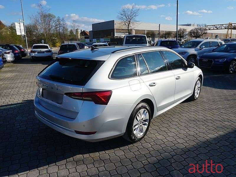 2020' Skoda Octavia photo #3