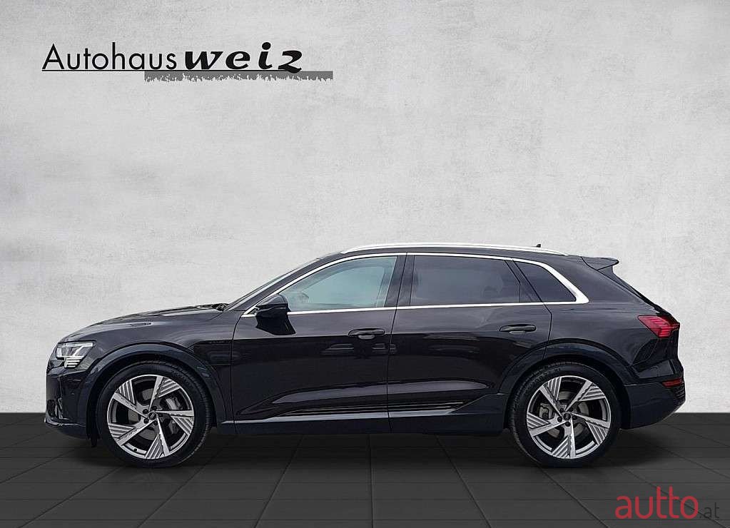 2023' Audi Q8 photo #3