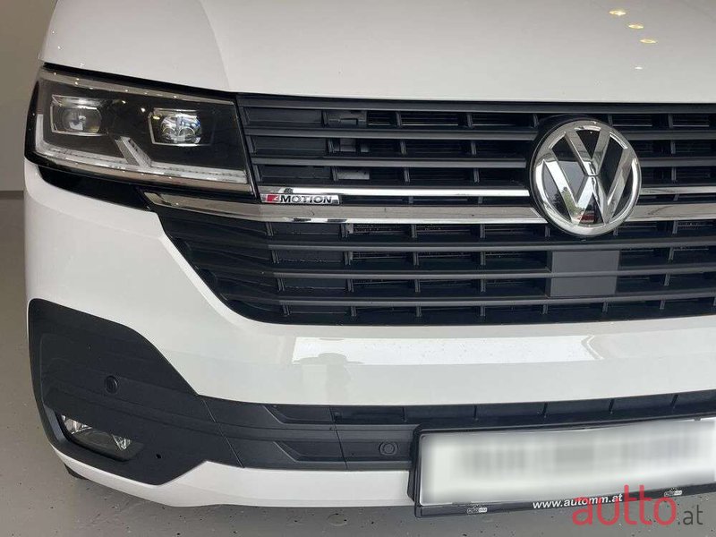 2020' Volkswagen Multivan photo #4