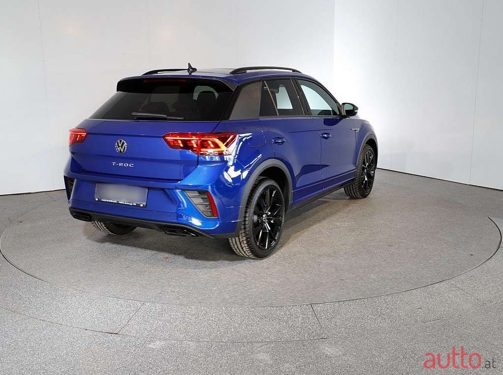 2023' Volkswagen T-Roc photo #3