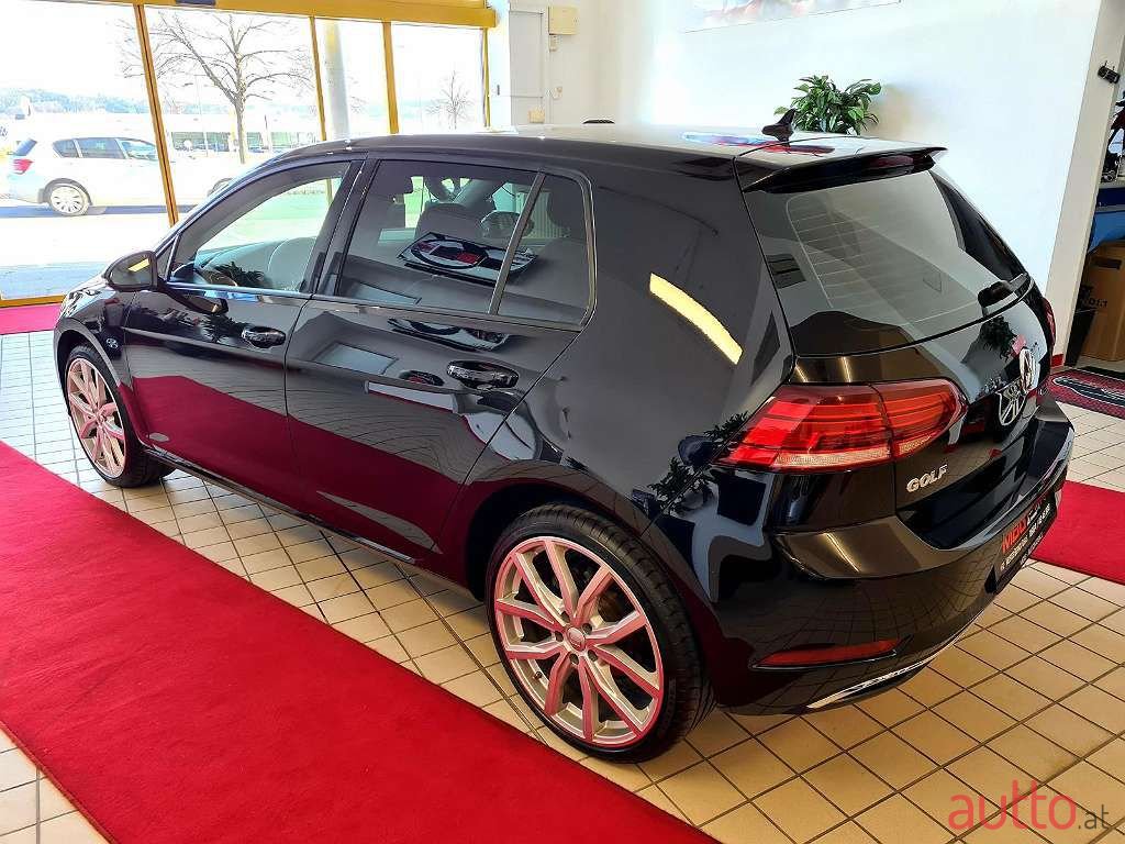 2018' Volkswagen Golf photo #4