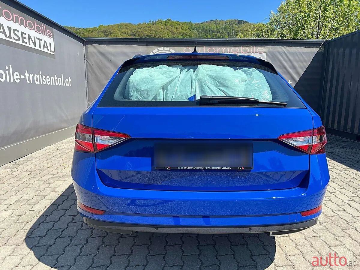 2021' Skoda Superb photo #4