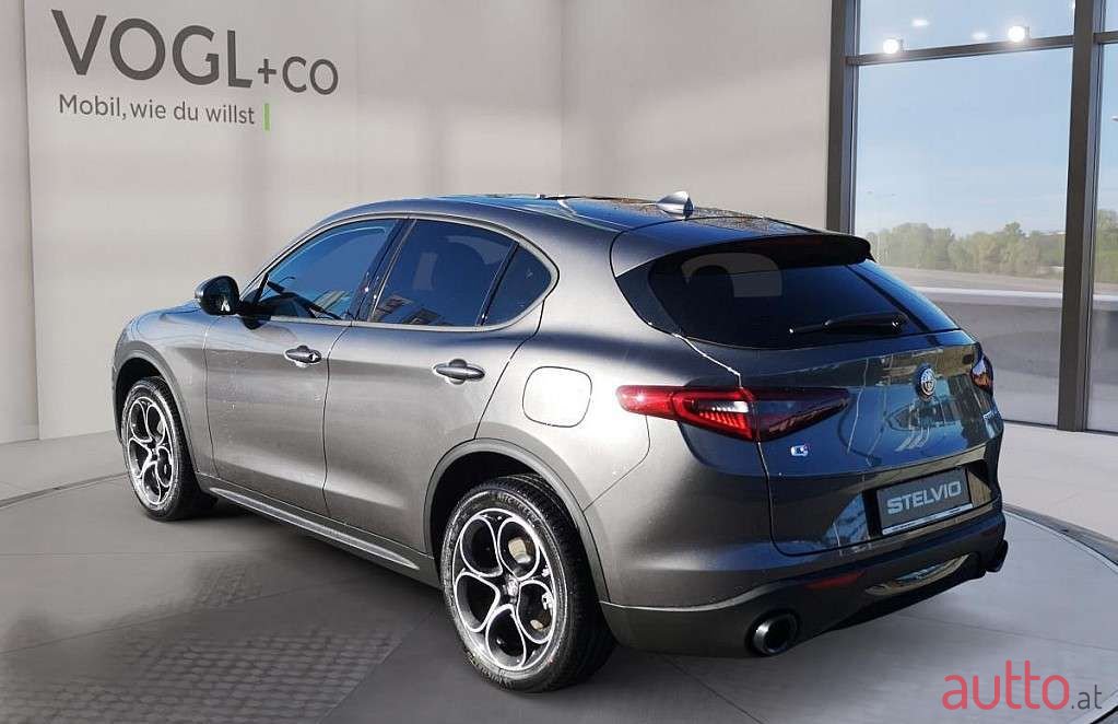 2022' Alfa Romeo Stelvio photo #3