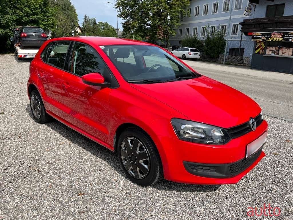 2011' Volkswagen Polo photo #6
