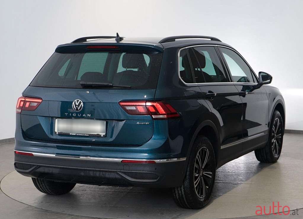 2023' Volkswagen Tiguan photo #3