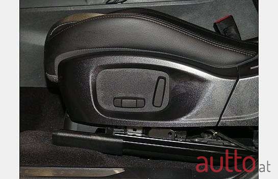 2019' Jaguar E-Pace photo #5