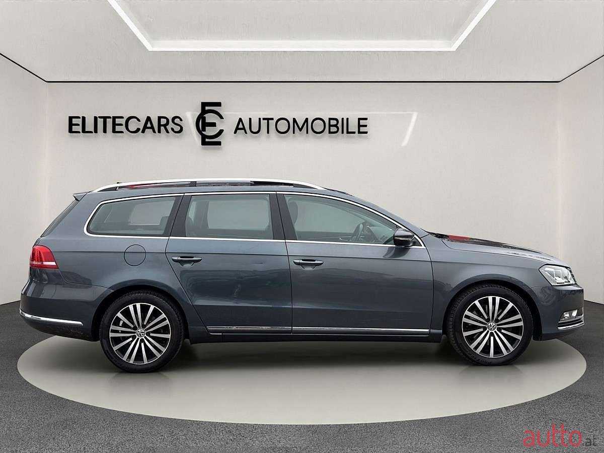 2011' Volkswagen Passat photo #2