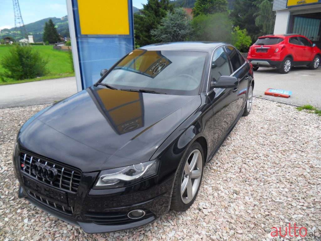 2010' Audi A4 photo #1