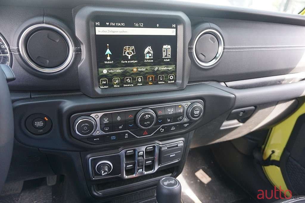 2023' Jeep Wrangler photo #4