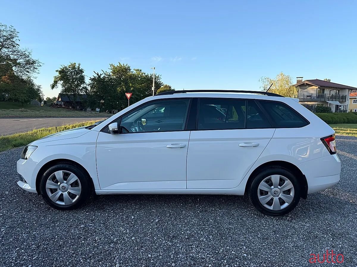 2015' Skoda Fabia photo #2