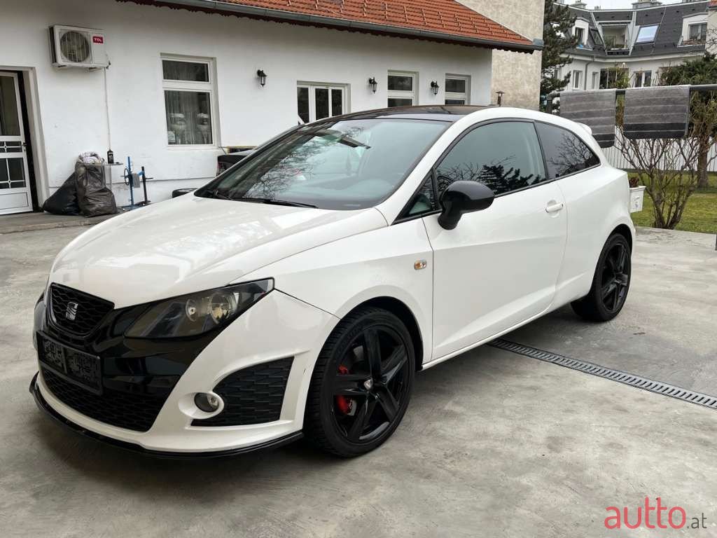 2011' SEAT Ibiza photo #1