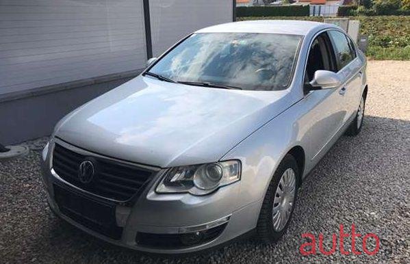 2005' Volkswagen Passat photo #1