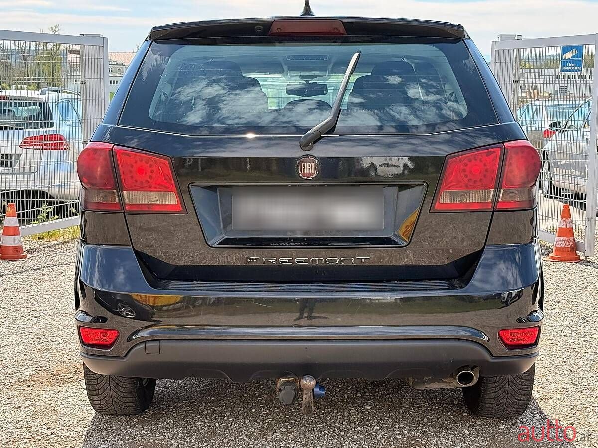 2012' Fiat Freemont photo #4