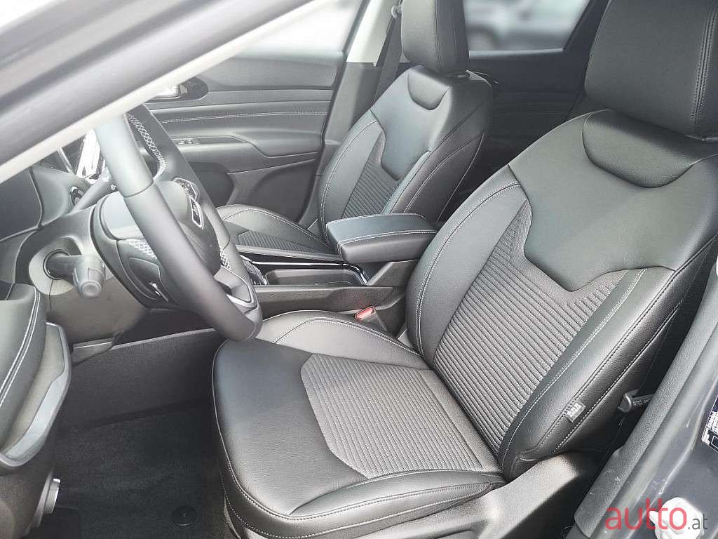 2022' Jeep Compass photo #5