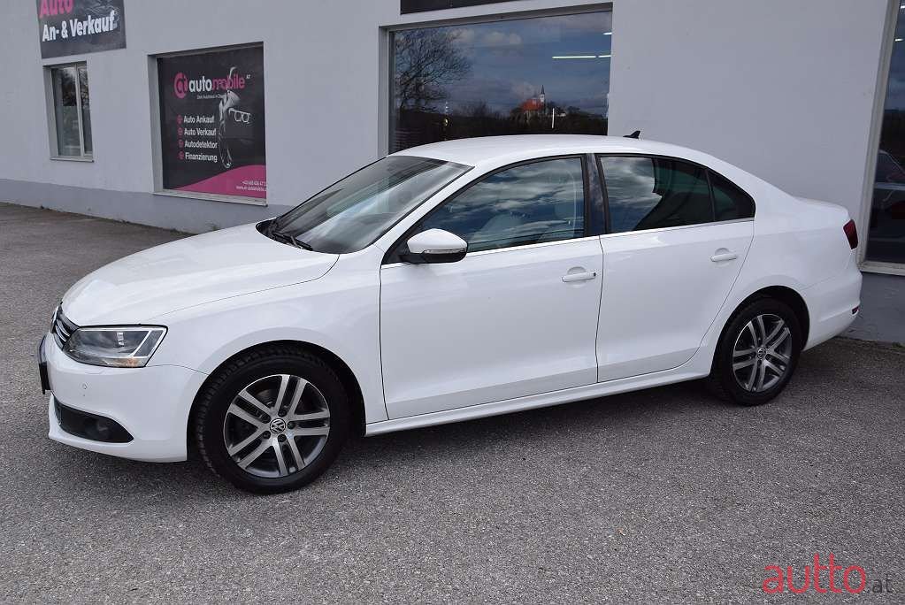 2012' Volkswagen Jetta photo #3