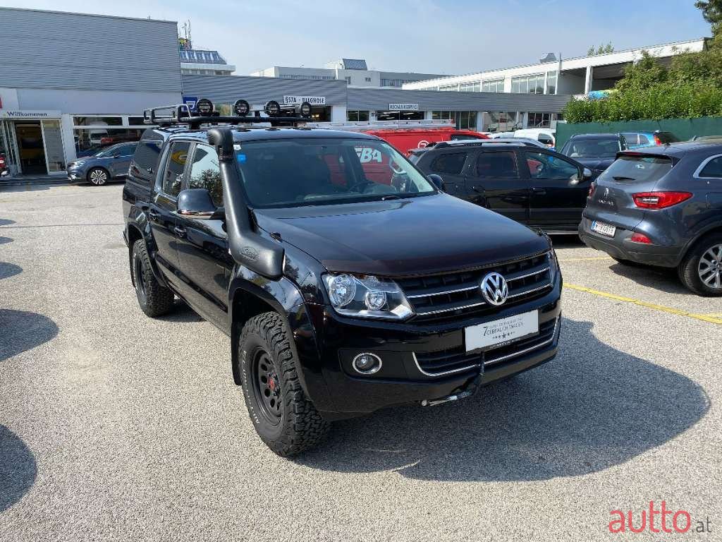 2011' Volkswagen Amarok photo #1
