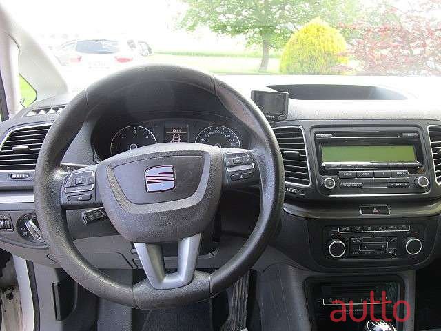 2011' SEAT Alhambra photo #5