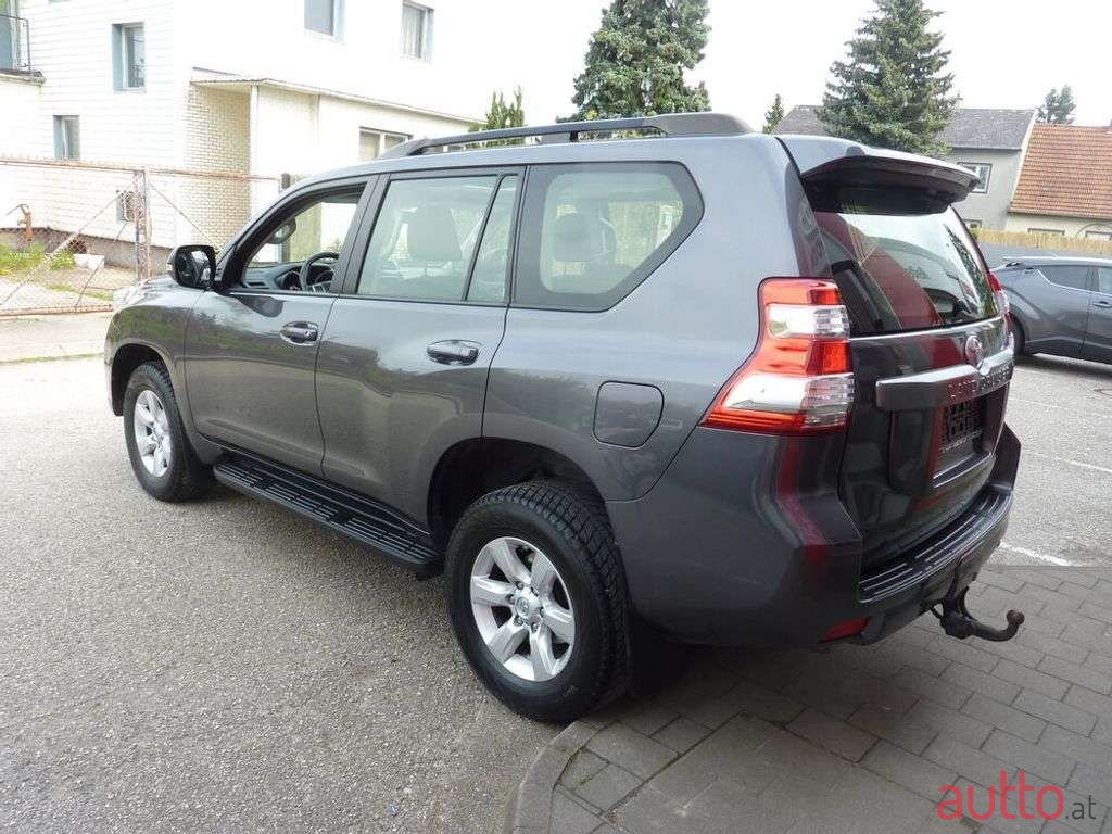 2016' Toyota Land Cruiser photo #3