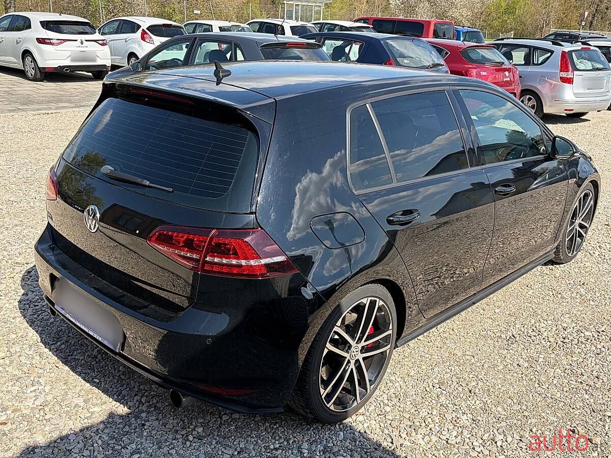 2016' Volkswagen Golf photo #4