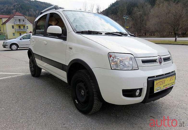 2011' Fiat Panda photo #1