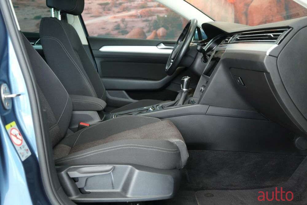 2018' Volkswagen Passat photo #3