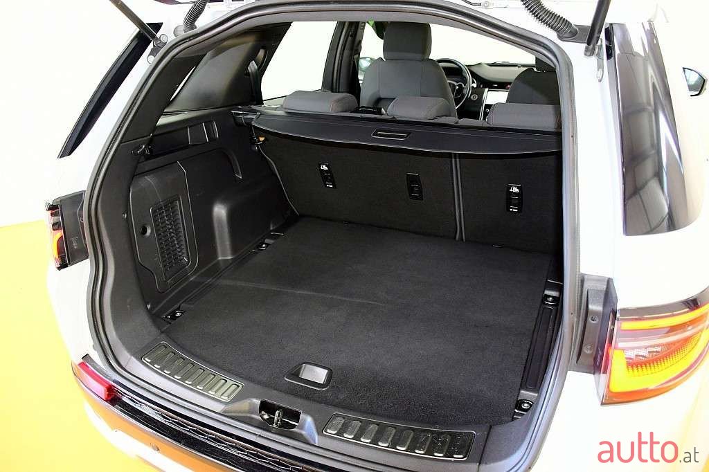 2020' Land Rover Discovery Sport photo #4