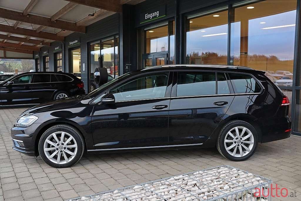 2019' Volkswagen Golf photo #2