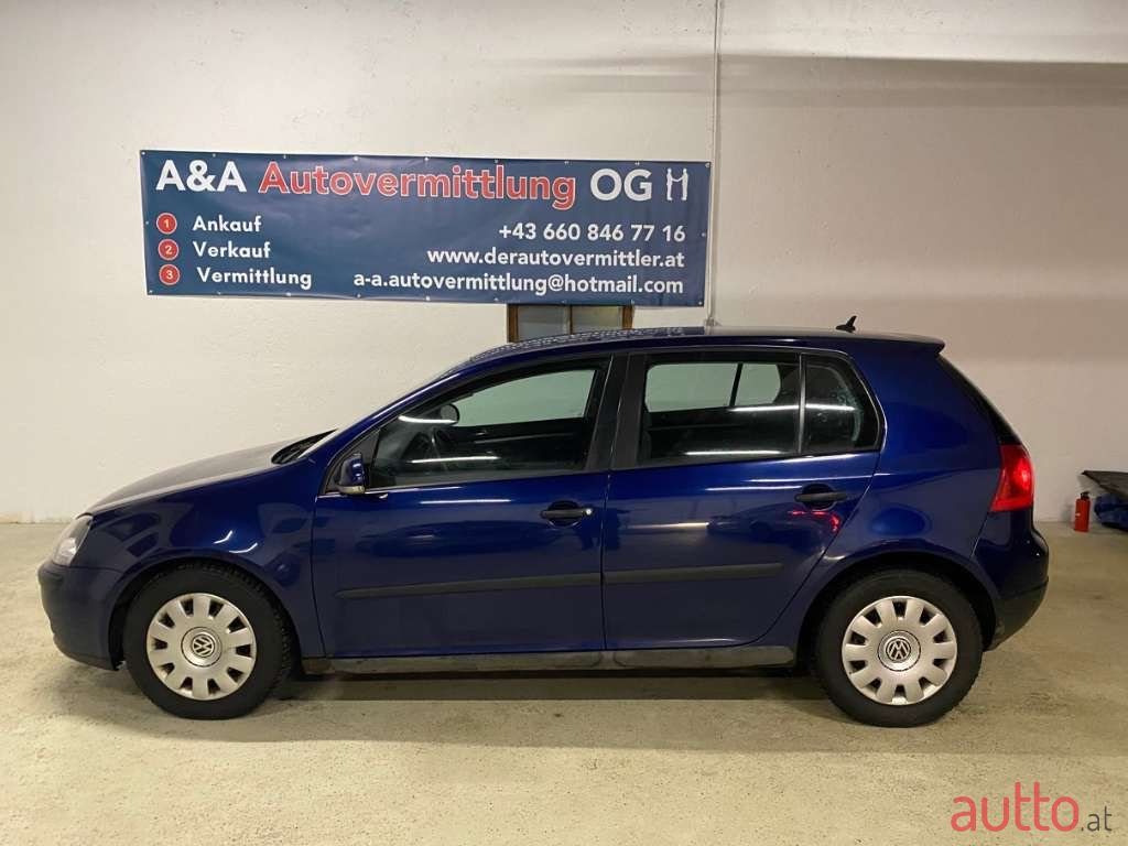 2004' Volkswagen Golf photo #2