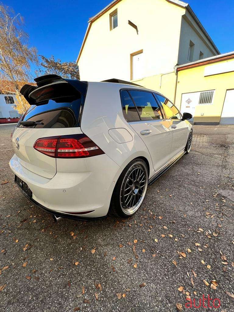 2016' Volkswagen Golf photo #4