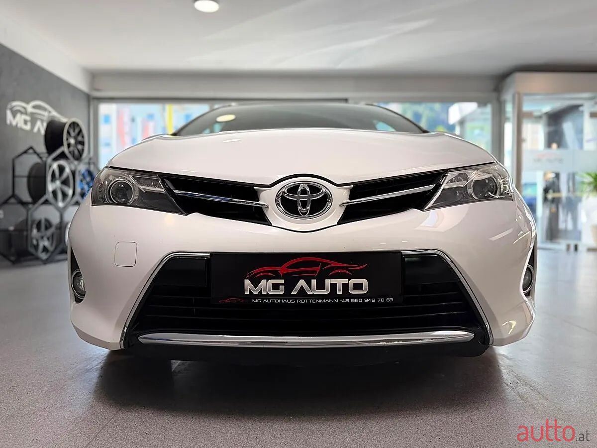 2014' Toyota Auris photo #5