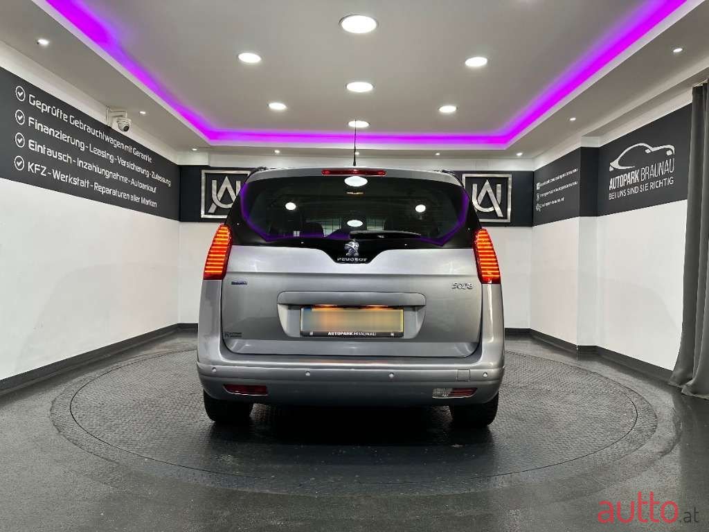 2016' Peugeot 5008 photo #5