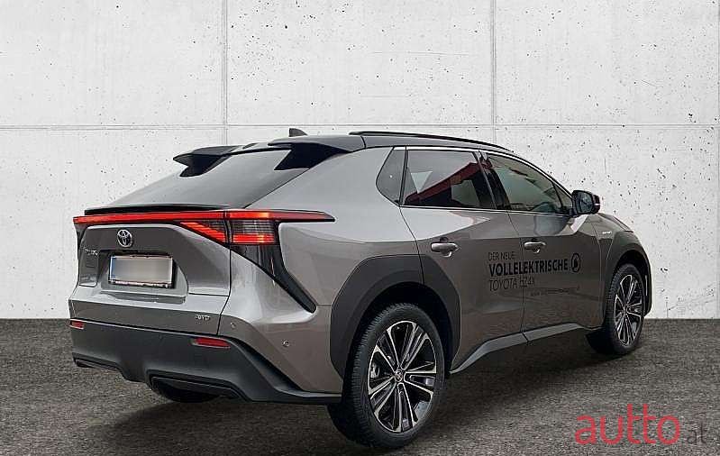2022' Toyota bZ4X photo #5