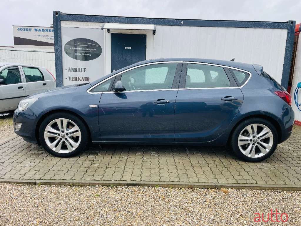 2010' Opel Astra photo #6