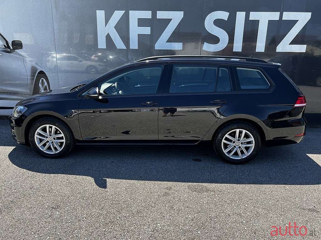 2018' Volkswagen Golf photo #3