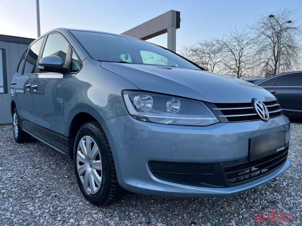 2011' Volkswagen Sharan photo #4