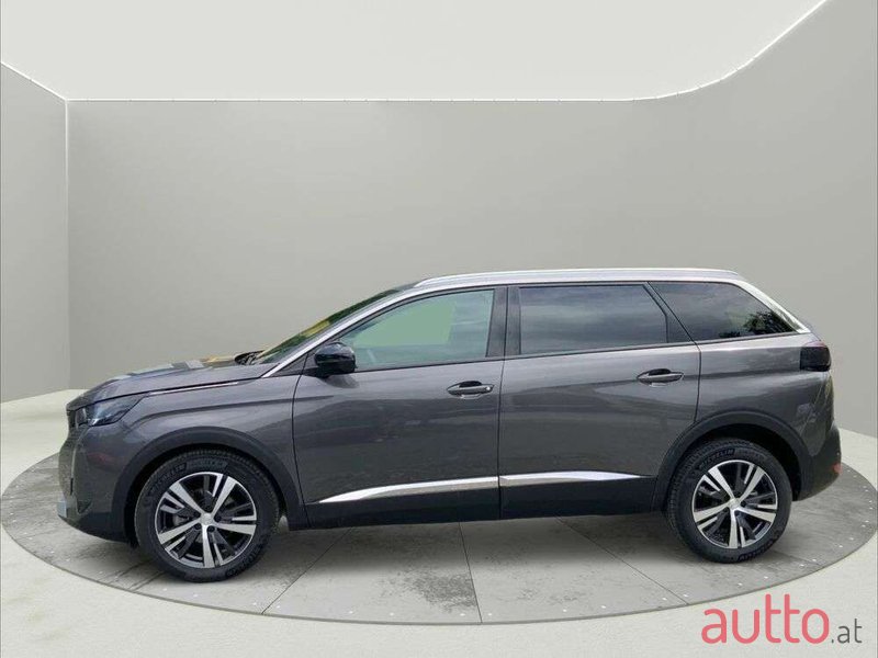 2023' Peugeot 5008 photo #3