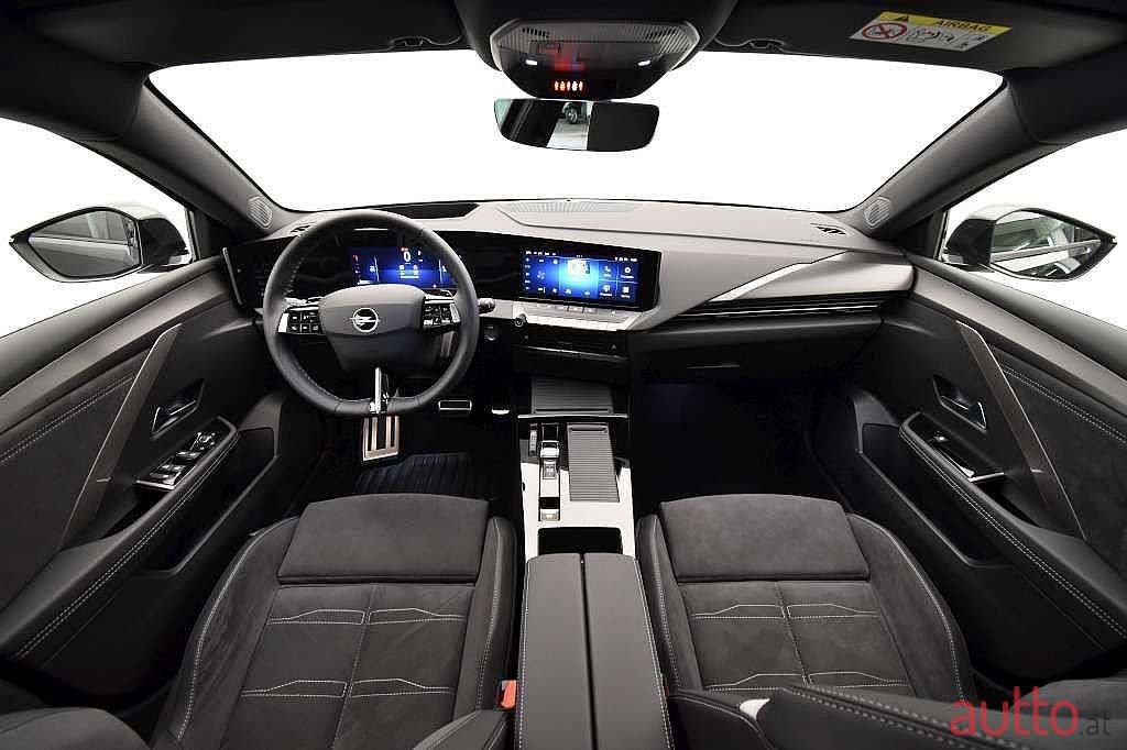 2022' Opel Astra photo #6