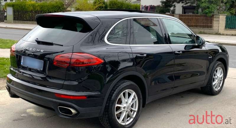 2015' Porsche Cayenne photo #6