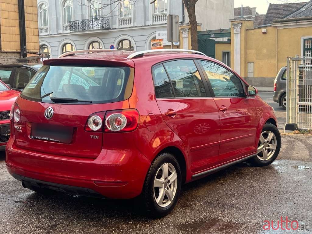 2011' Volkswagen Golf photo #4